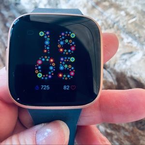 Christmas 🎁 FITBIT Versa2 +2 replacement bands!!!